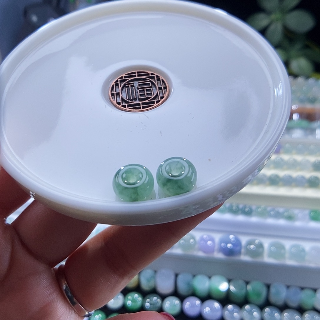 翡翠未镶嵌颈饰鼓珠一对