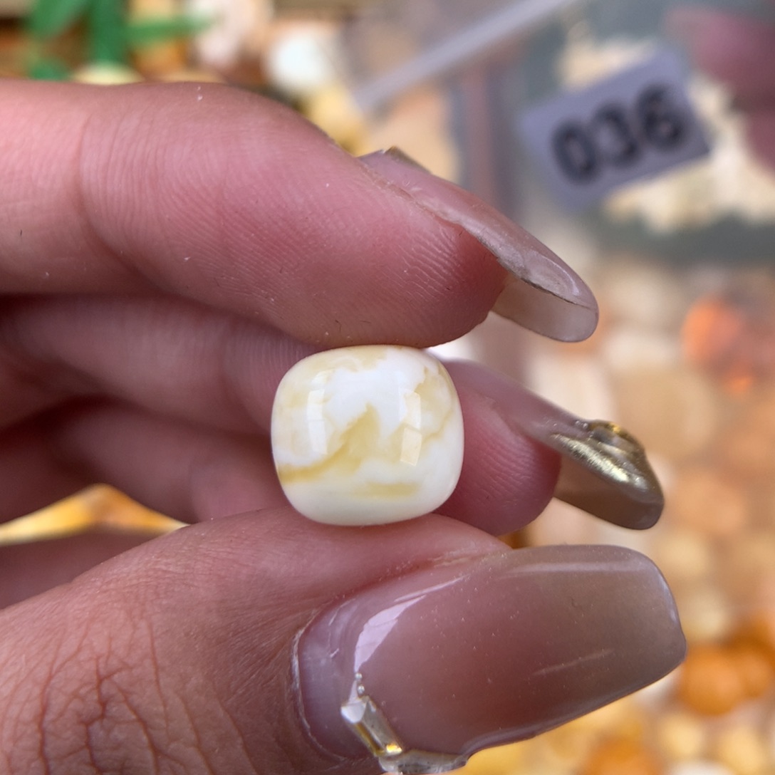 琥珀珠宝奇石未镶嵌11.1