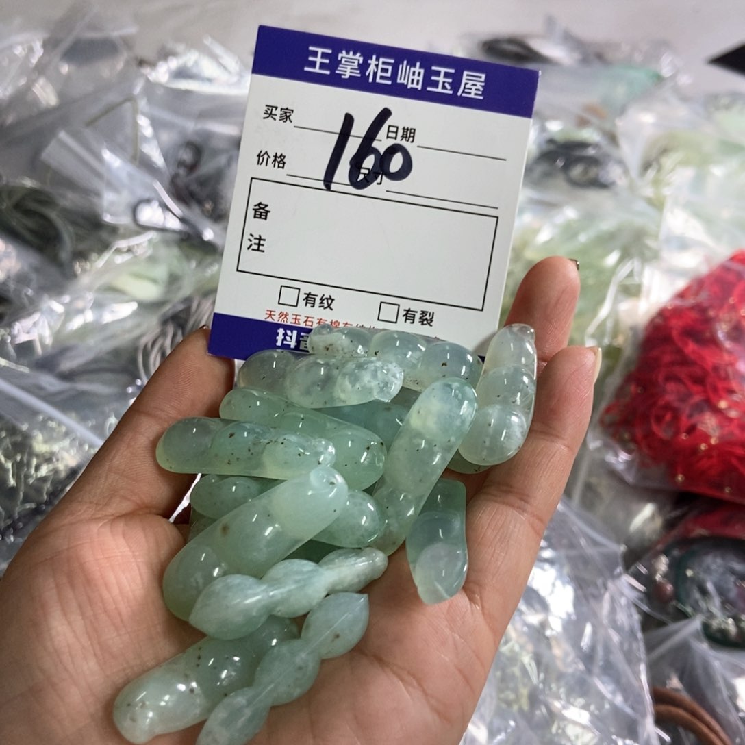 岫玉吊坠吊坠未镶嵌多样性，发一个