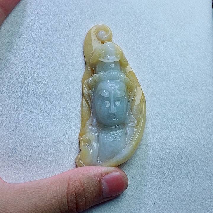 翡翠未镶嵌颈饰人物