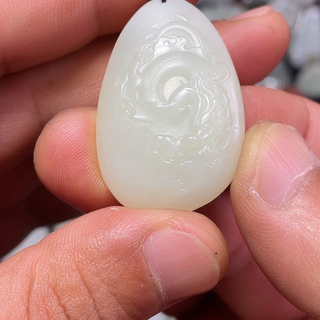 欲***红和田玉未镶嵌颈饰吊坠