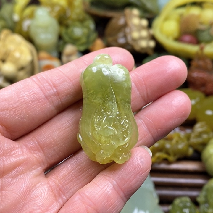 蛇纹石玉挂件未镶嵌杨****飞