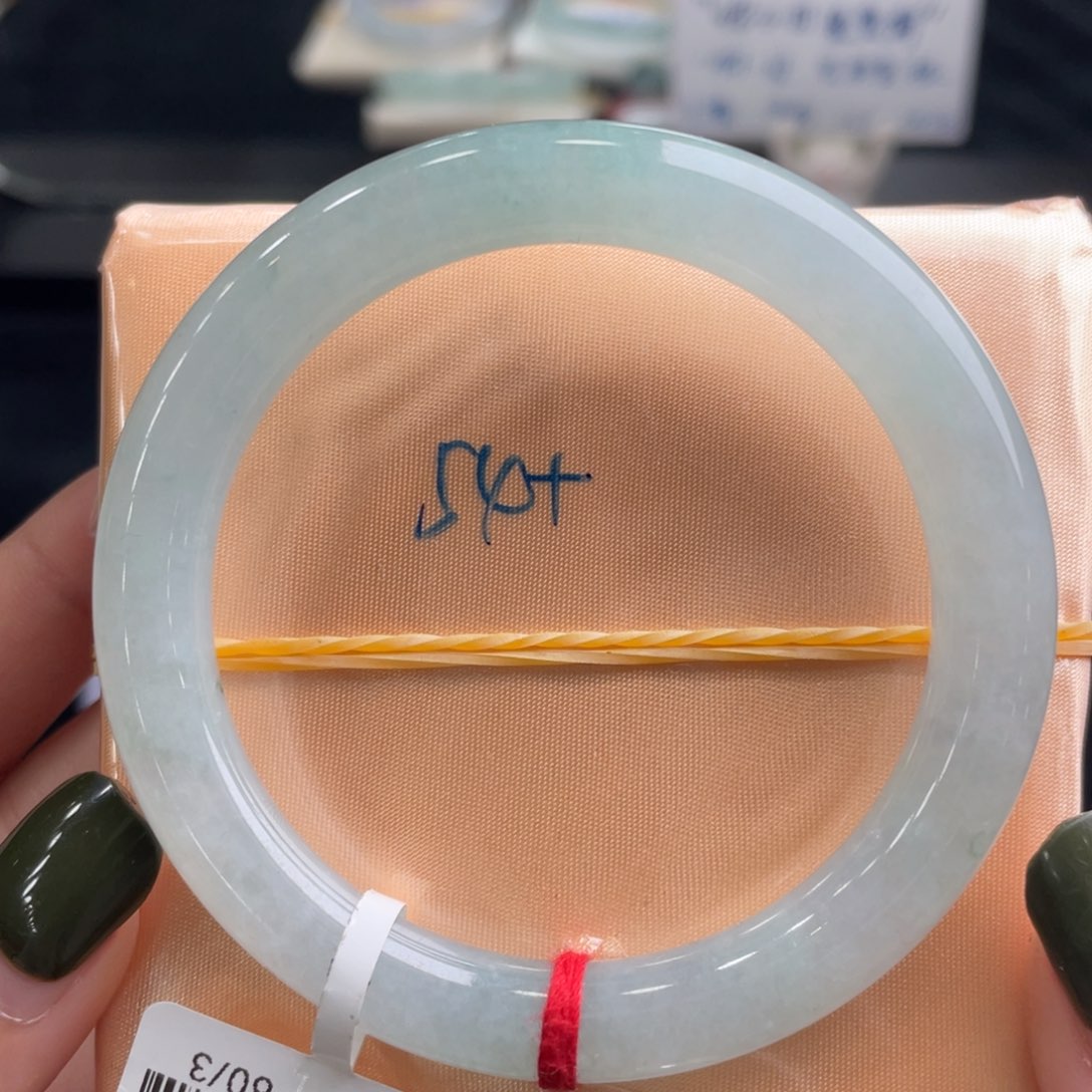 翡翠手镯未镶嵌翡翠手镯