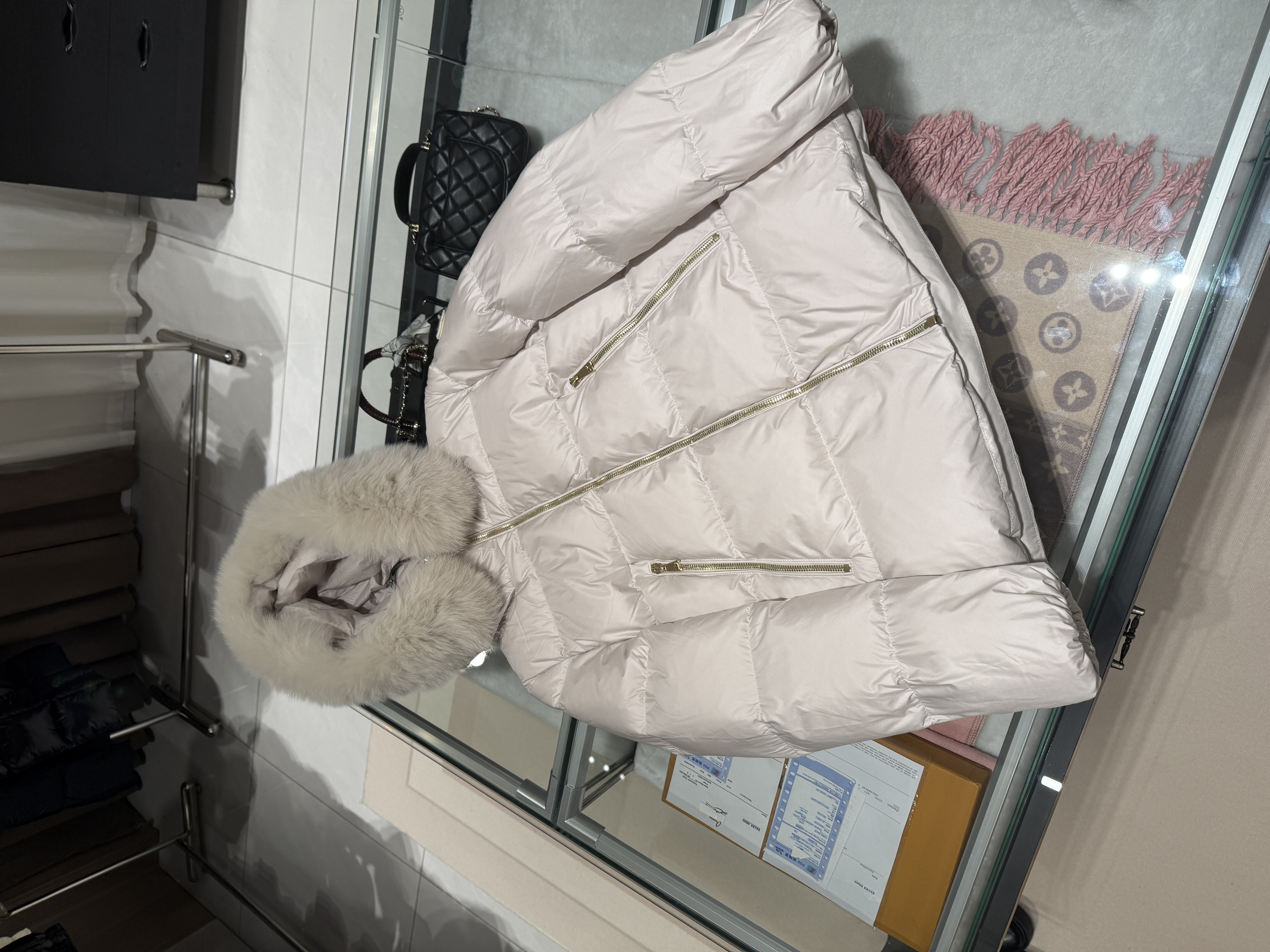 25新款 冬季女毛领款A字版型羽绒服