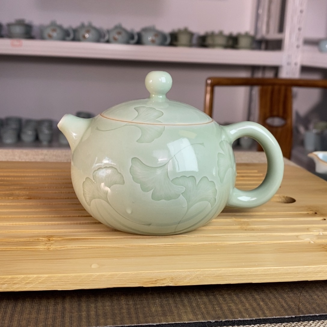 【闪购商品】豆绿杏叶西施壶微微瑕。？。。。。。。