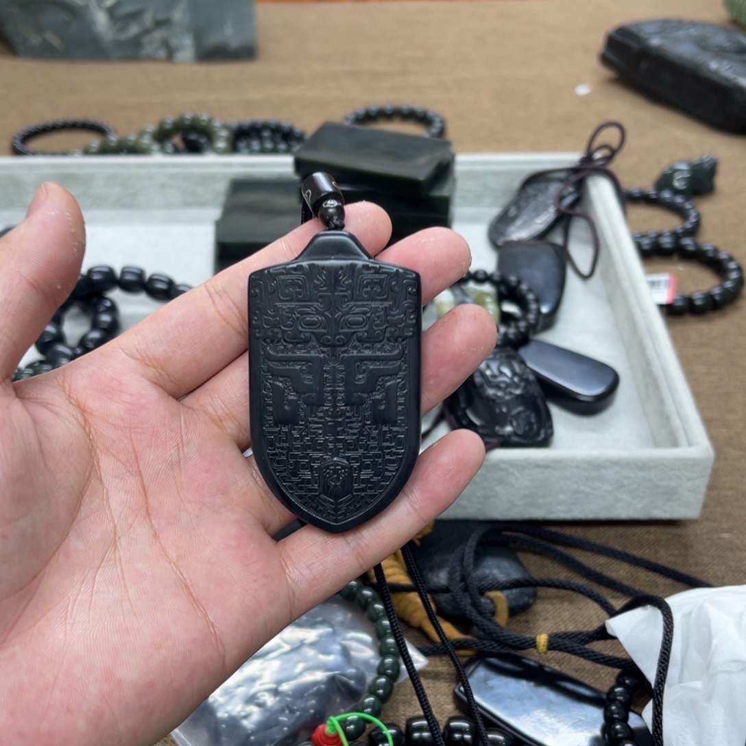 和田玉未镶嵌颈饰