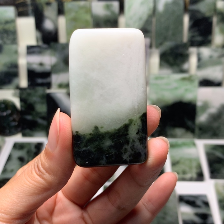 独山玉颈饰未镶嵌