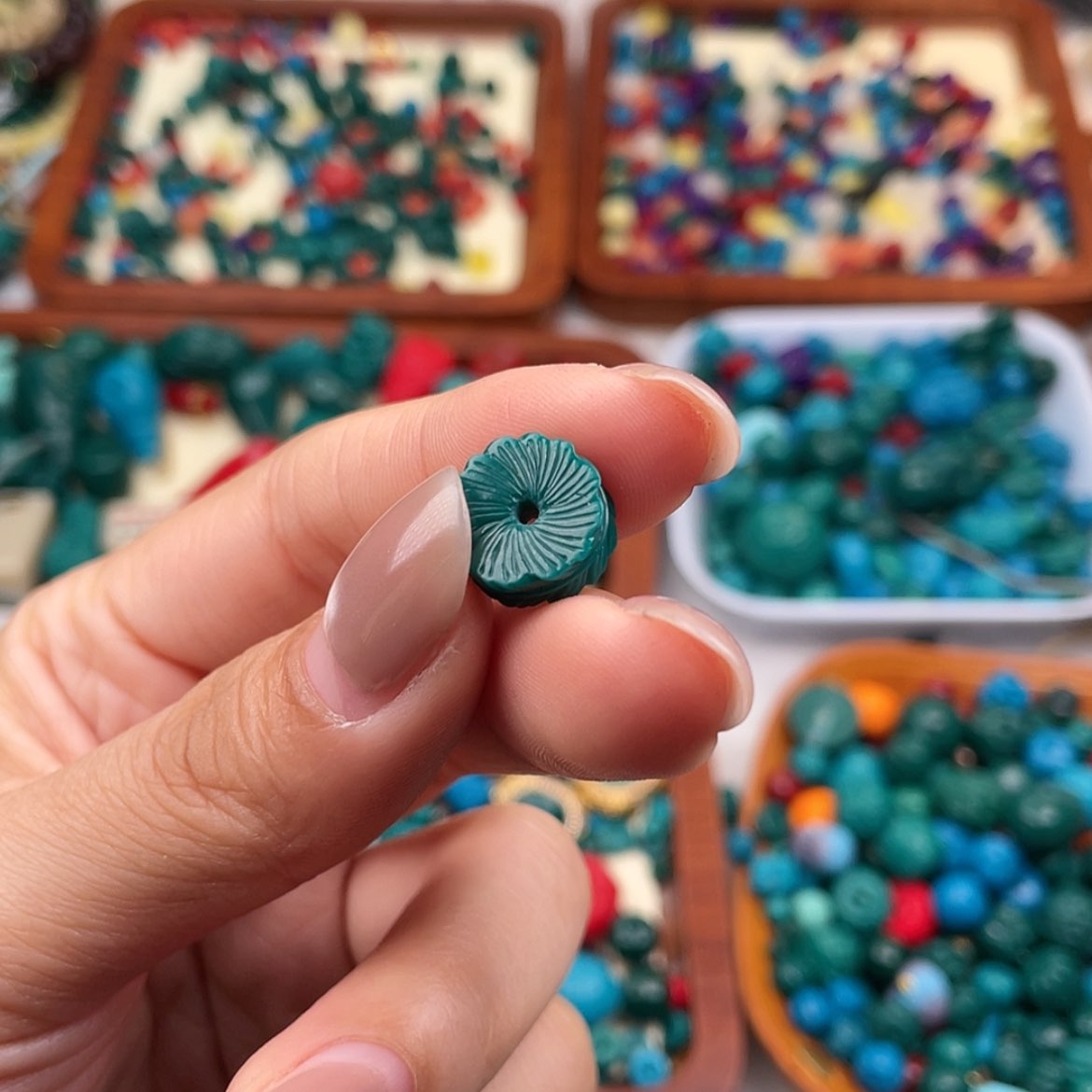 【闪购商品】琉璃非金属14尺寸羽毛扣地狱色