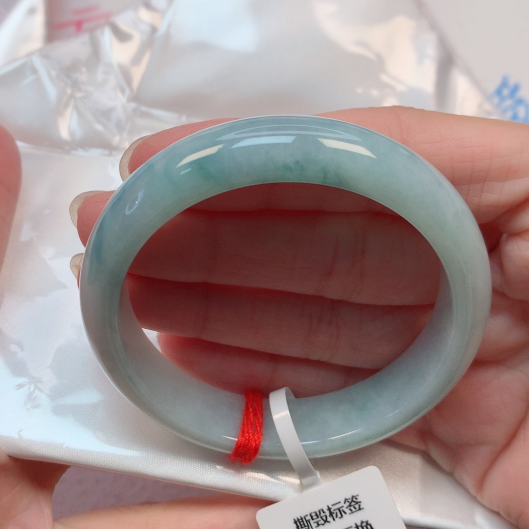 翡翠手镯未镶嵌53圈