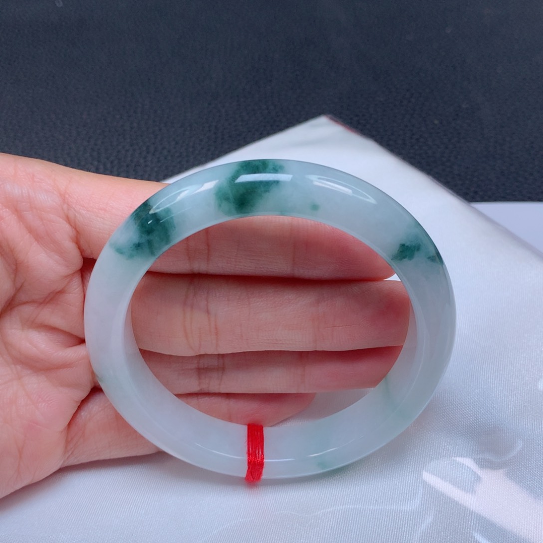 翡翠手镯未镶嵌天然