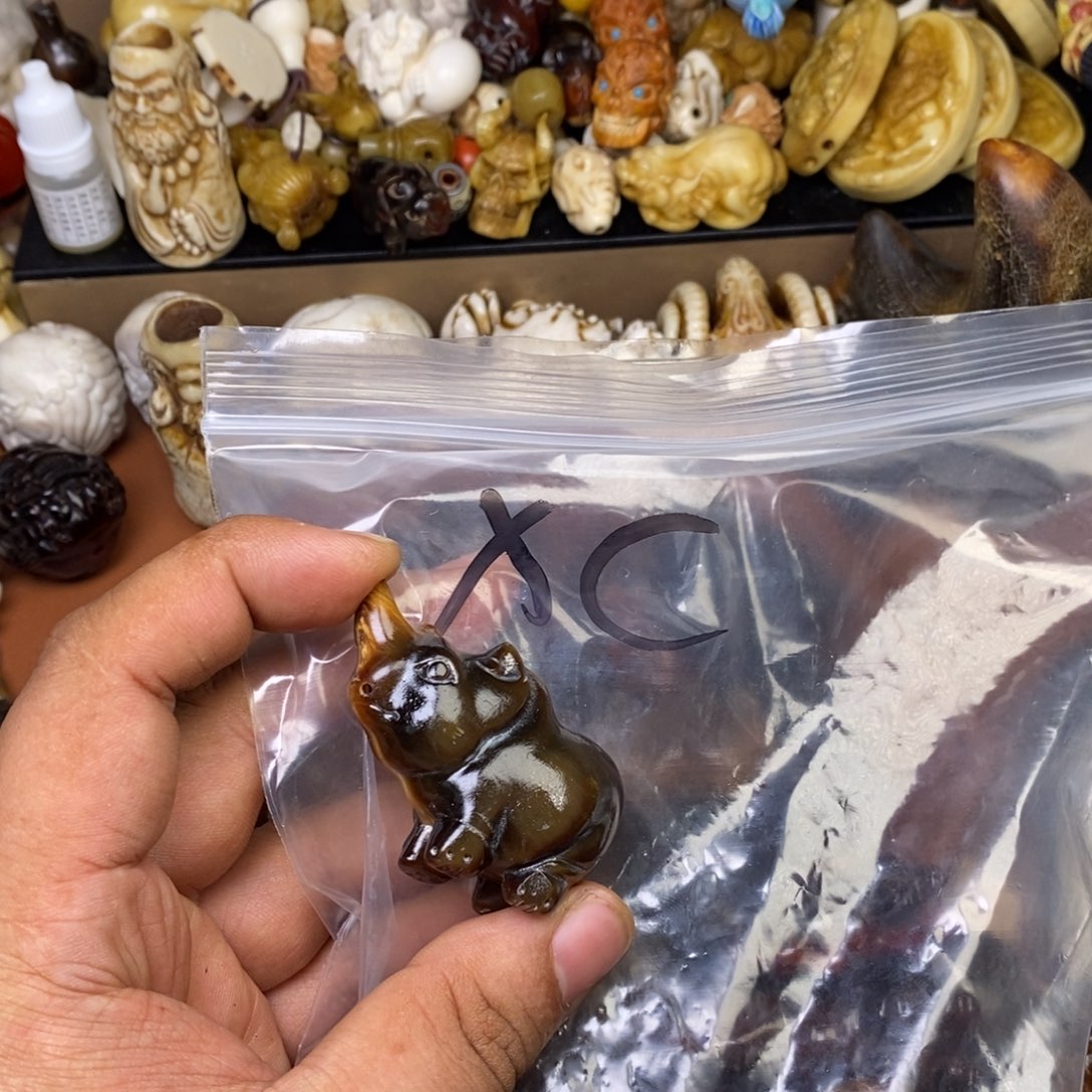 其他驼骨人工忙着