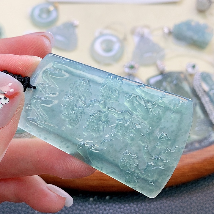 翡翠颈饰未镶嵌翡翠