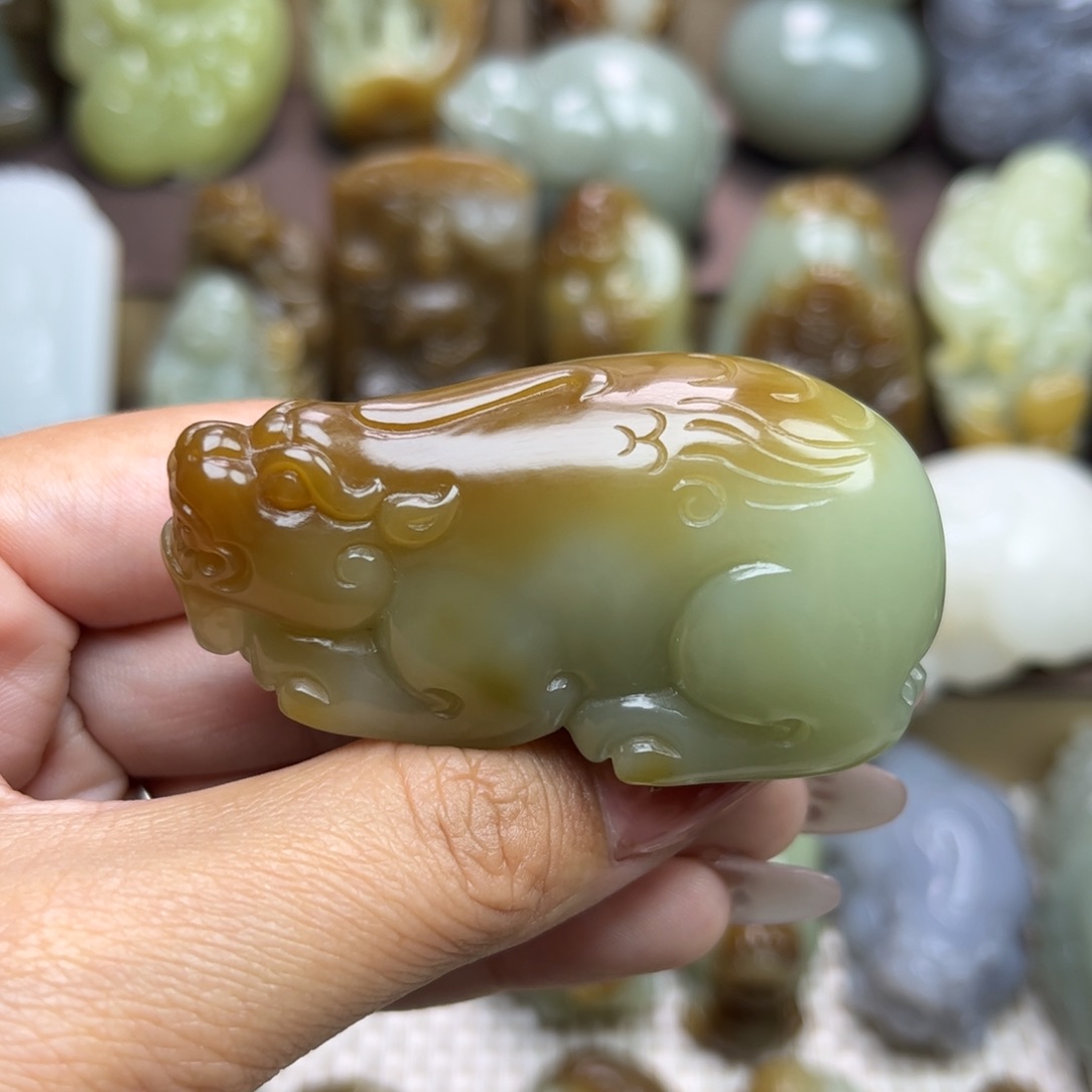 和田玉未镶嵌把件