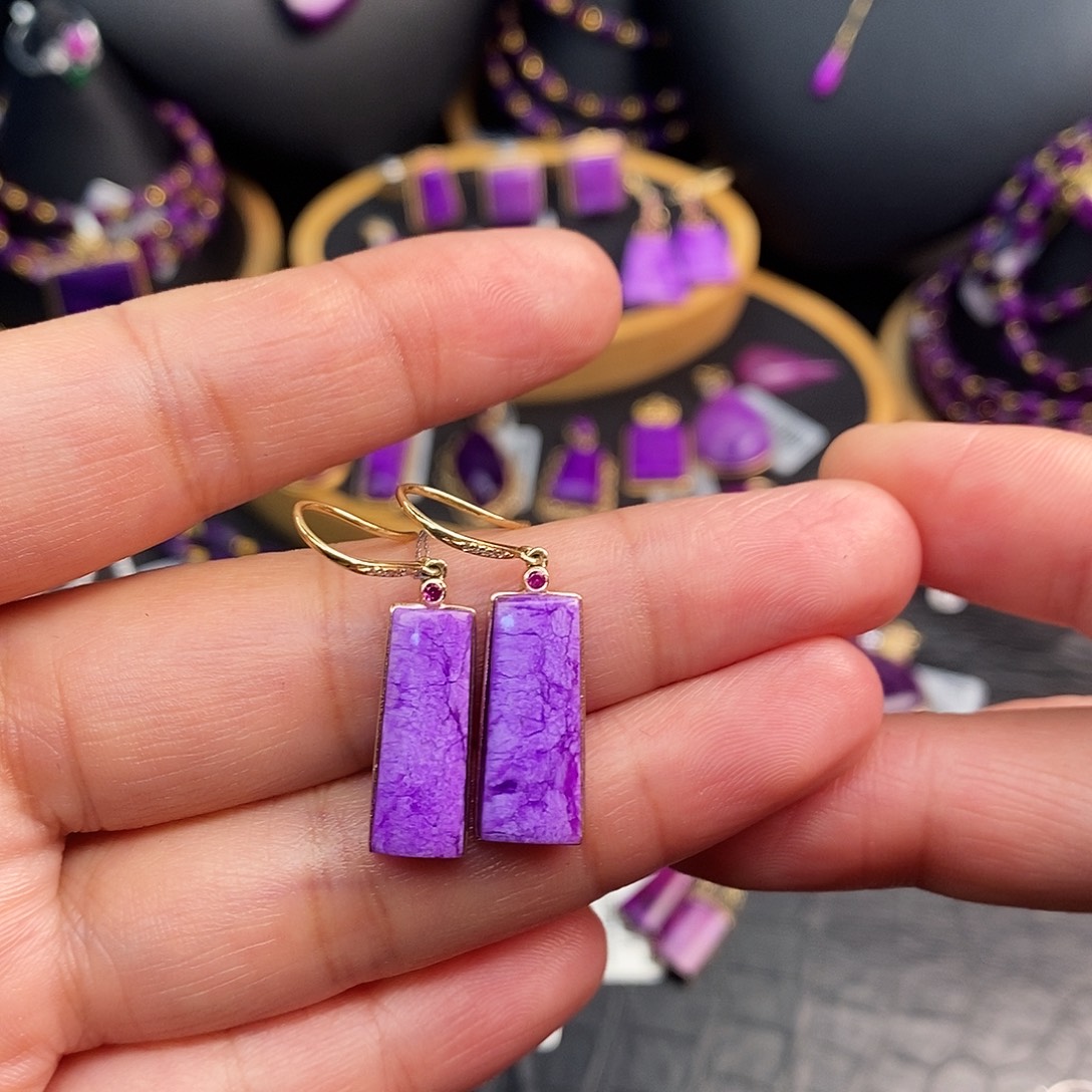 苏纪石（舒俱来）18K金镶嵌耳饰