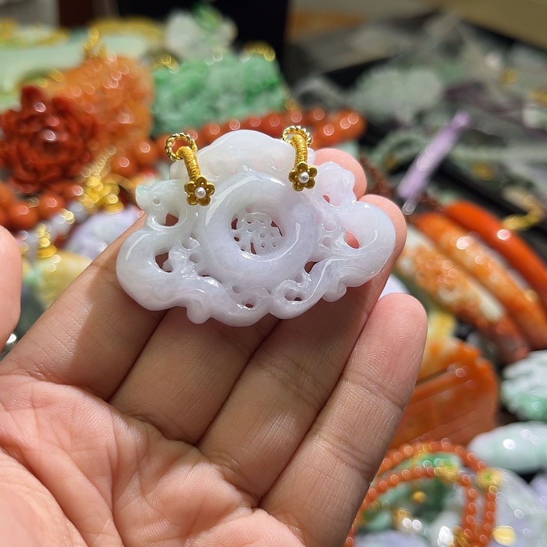 翡翠未镶嵌颈饰待编织