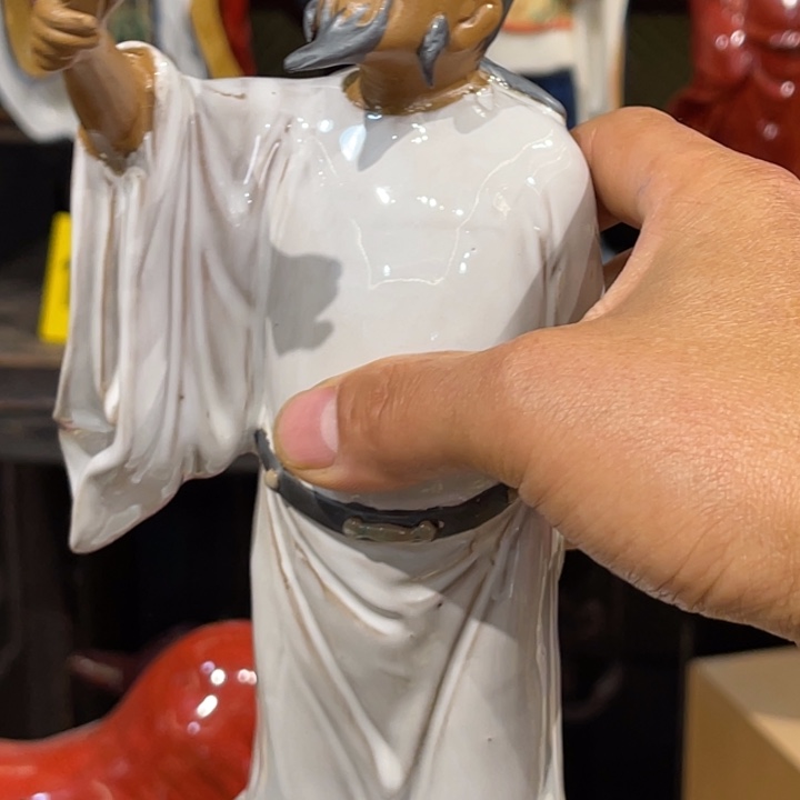 石湾公仔衬托盆景漂亮