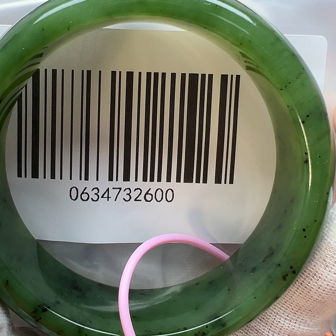 舒***禾和田玉未镶嵌手镯