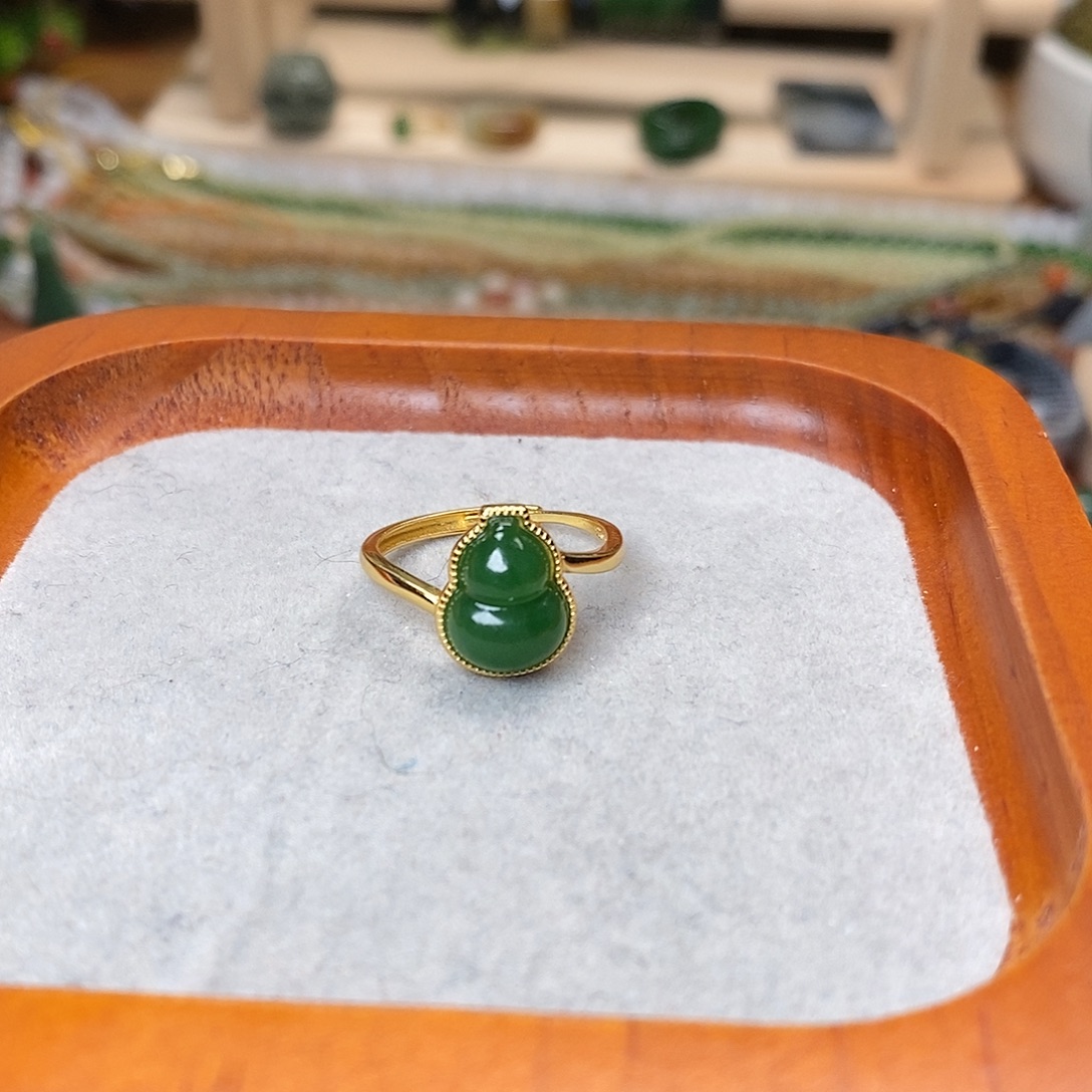 蕊***和田玉未镶嵌颈饰