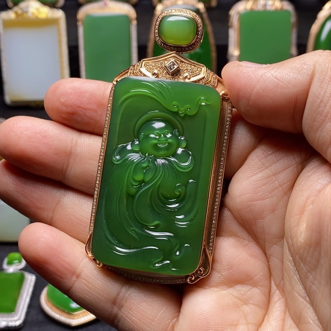 和田玉吊坠(不含链)18K金镶嵌能****3