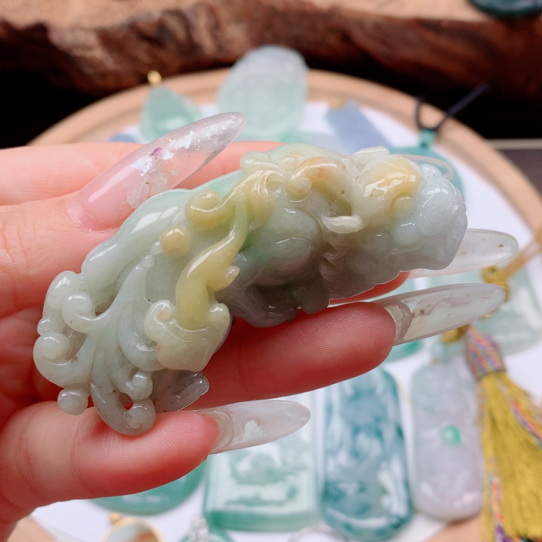 翡翠未镶嵌颈饰貔貅