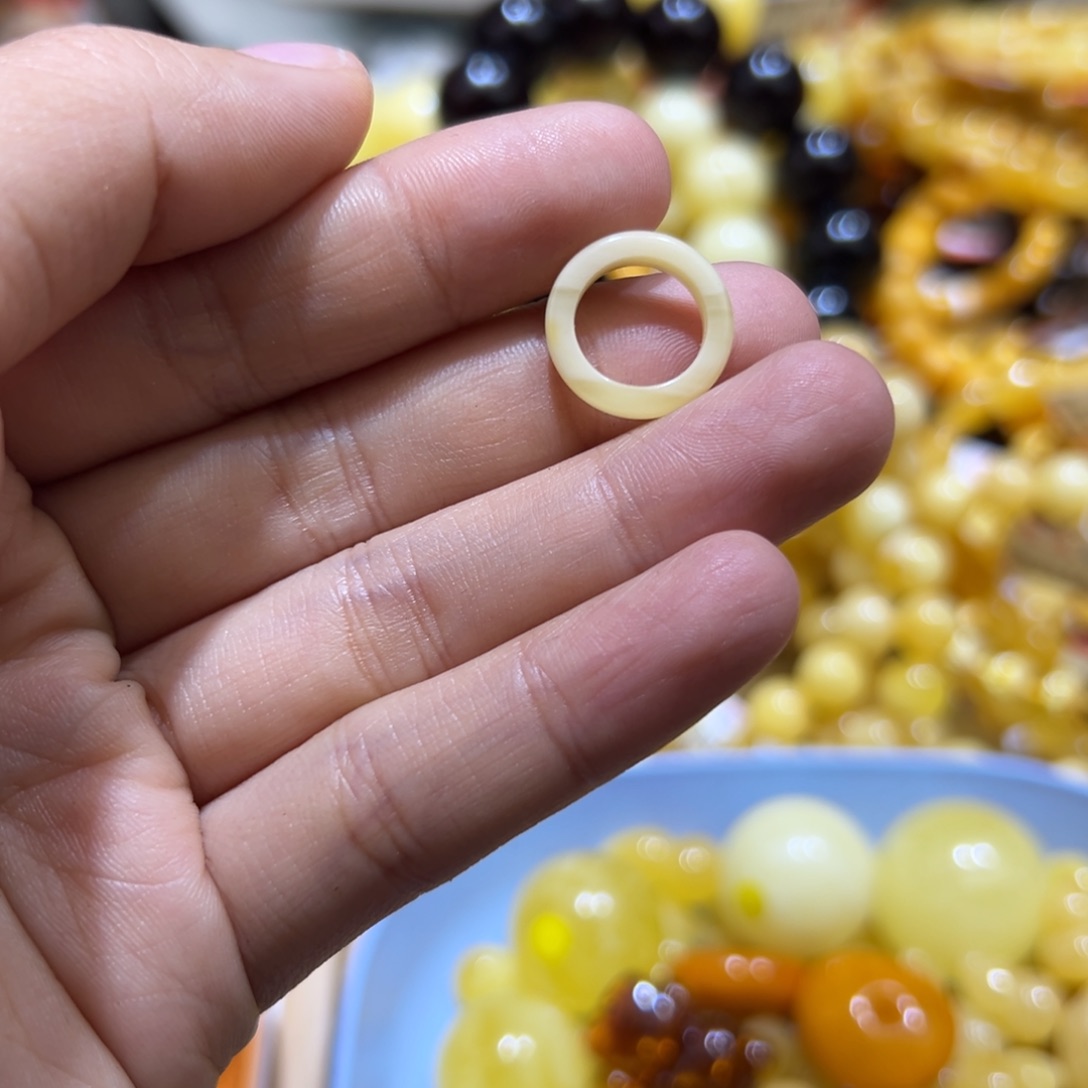 琥珀珠宝奇石未镶嵌