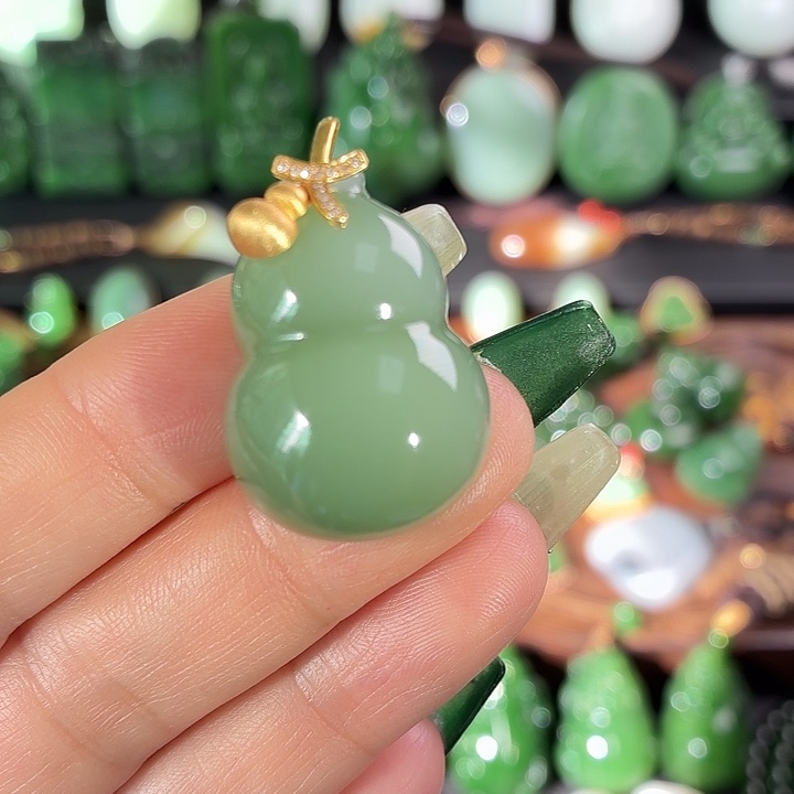 和田玉18K金镶嵌挂件