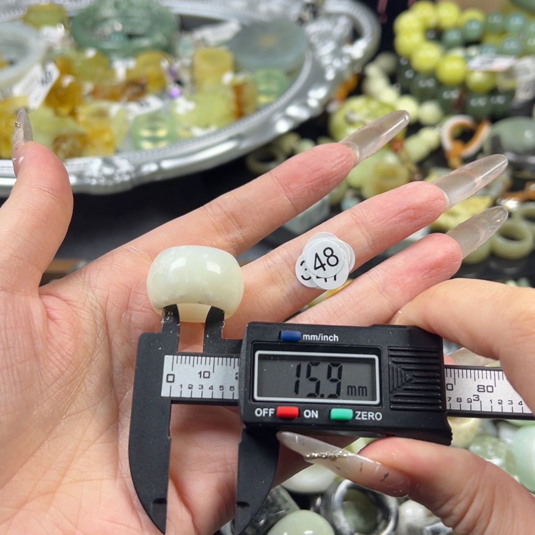 蛇纹石玉未镶嵌戒指