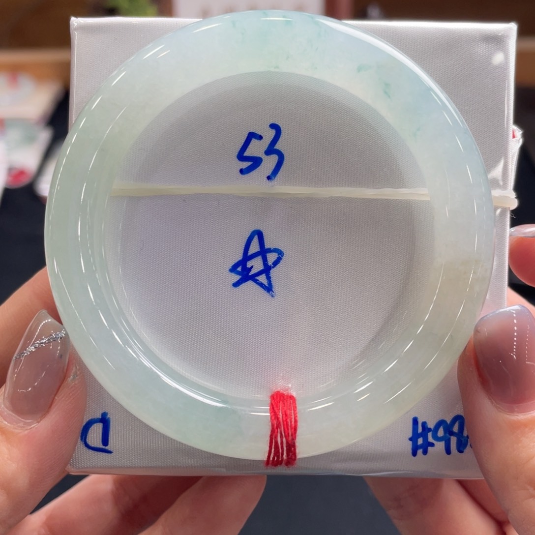翡翠手镯未镶嵌53圆