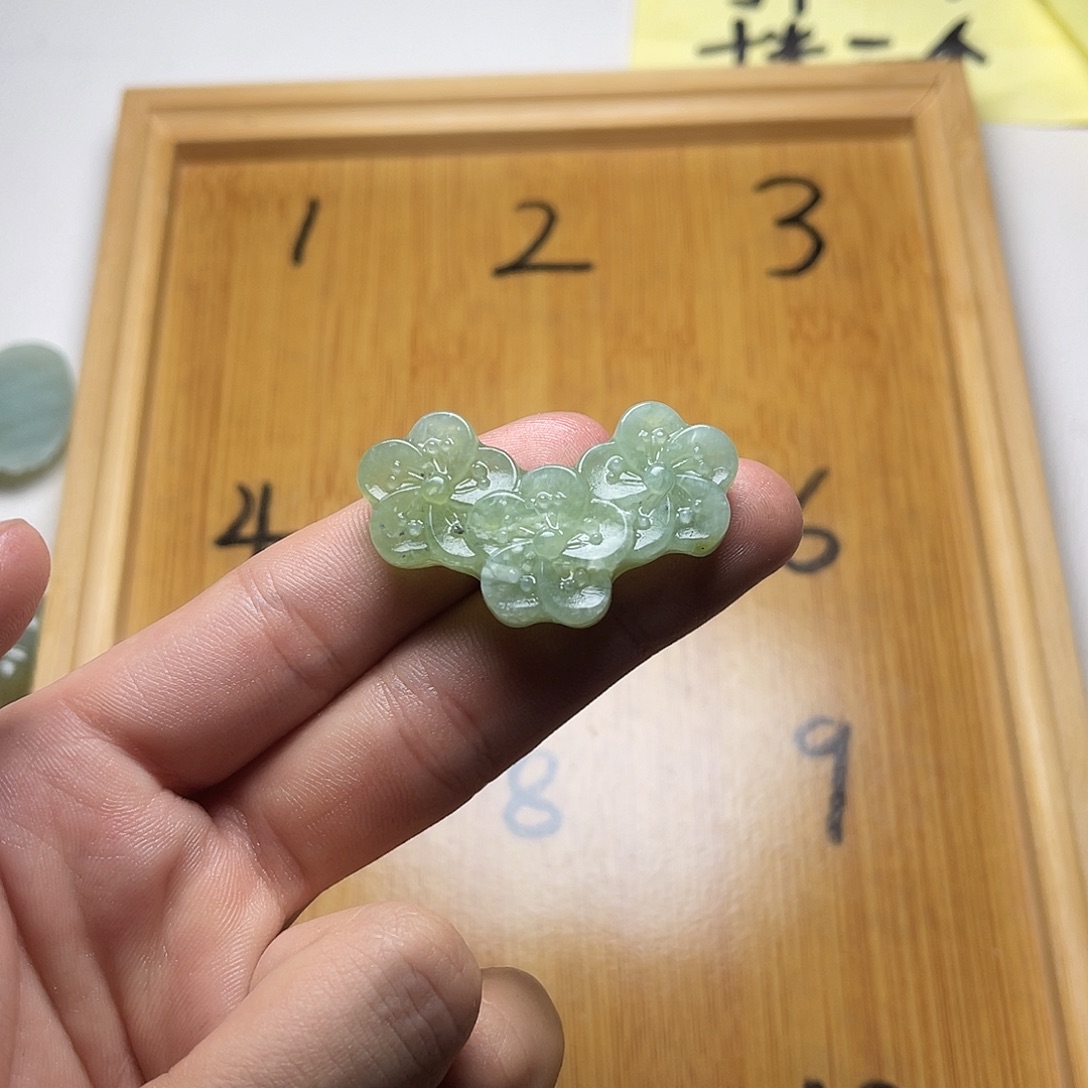 遥***鱼蛇纹石玉未镶嵌颈饰