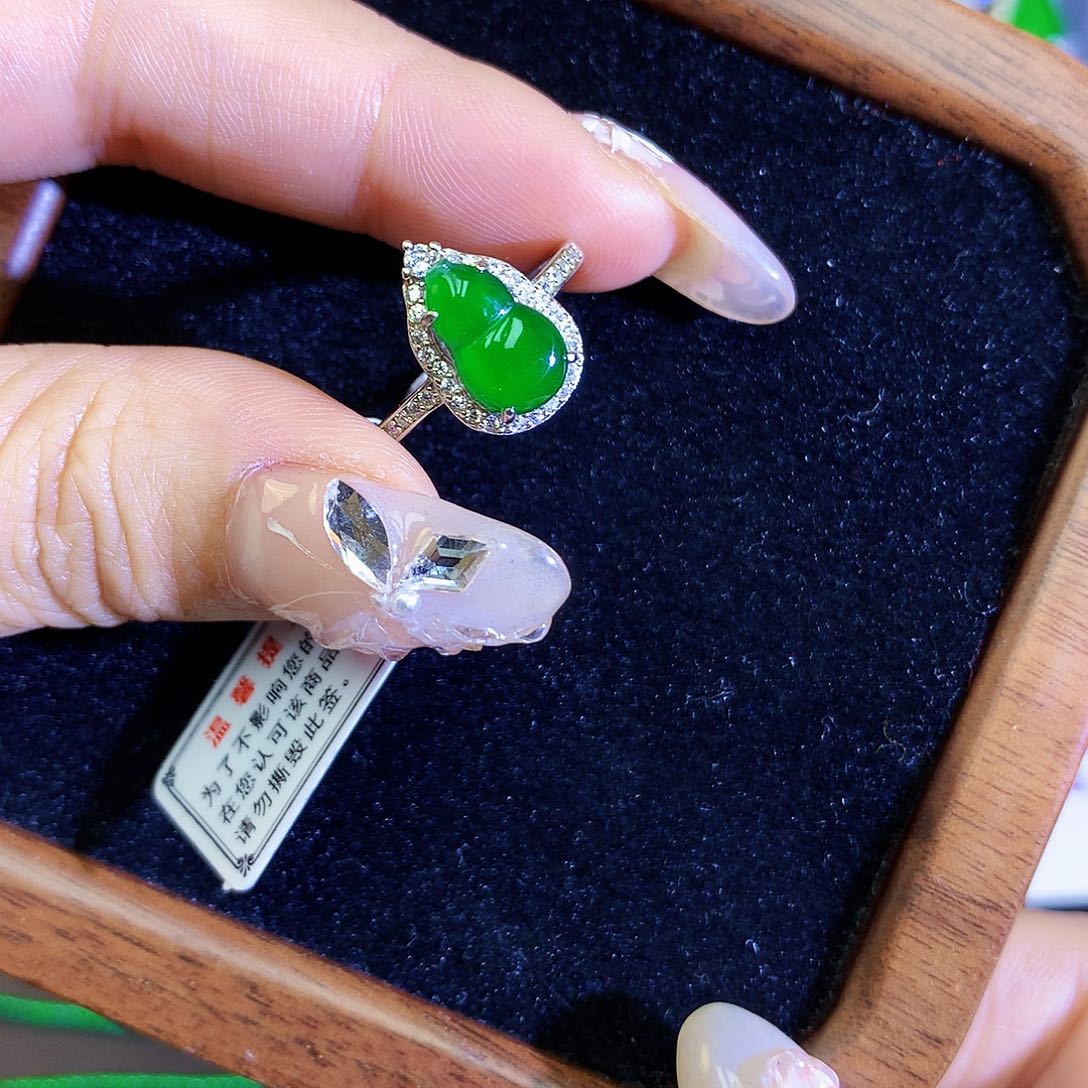 翡翠戒指银S925镶嵌天然翡翠葫芦戒指