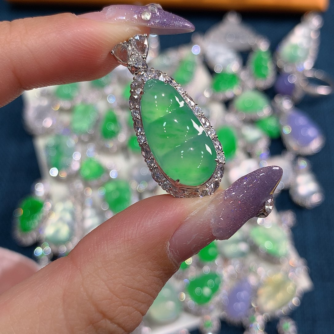 翡翠颈饰18K金镶嵌豆子