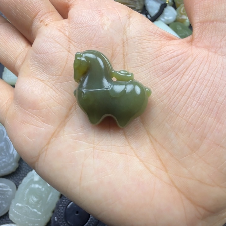 吉***嘟和田玉未镶嵌珠宝奇石