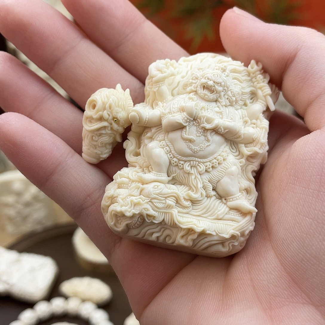 宝***儿猛犸象牙雕刻牌子