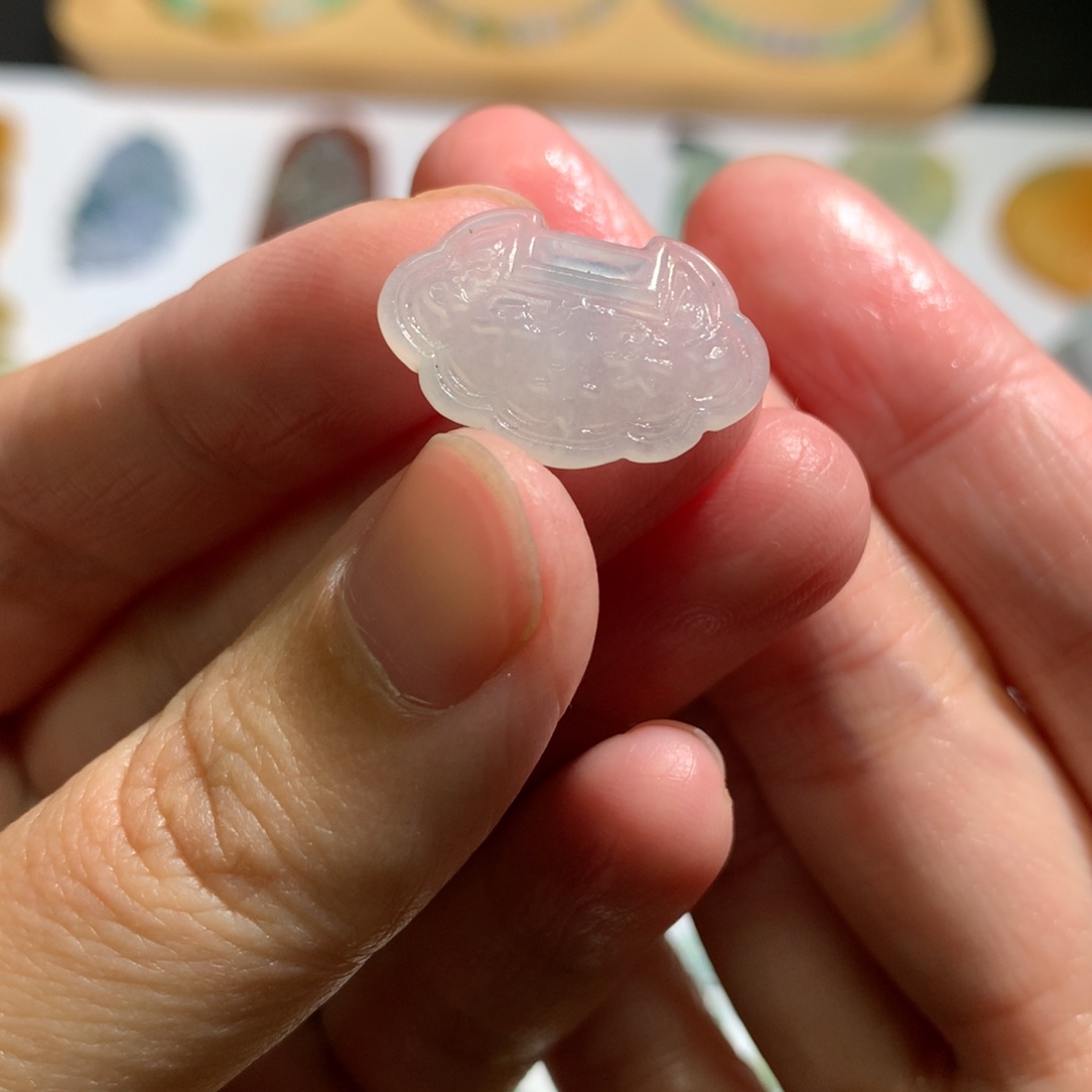 定制翡翠未镶嵌如意锁