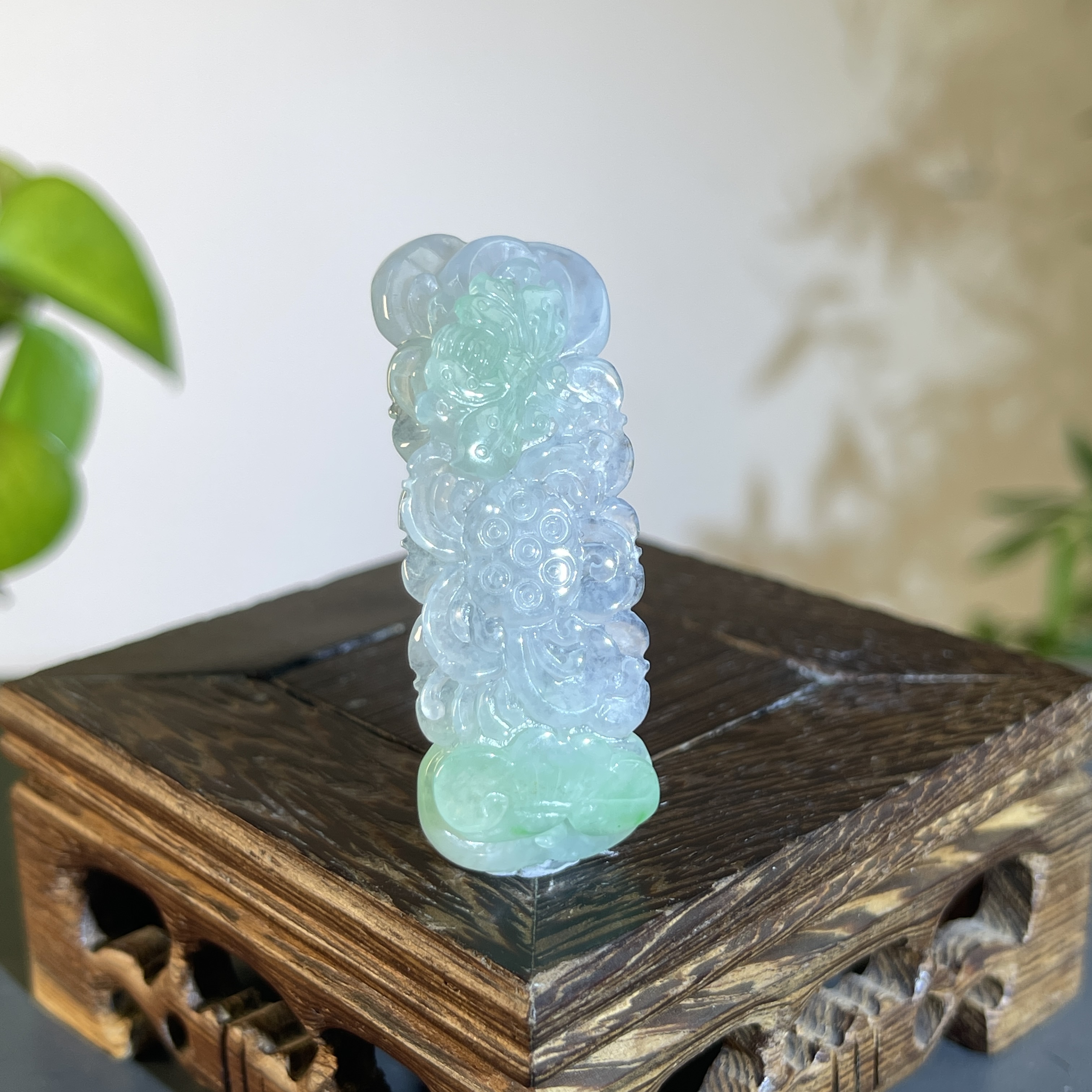 JXW19-123  天然缅甸A货翡翠 莲花手牌