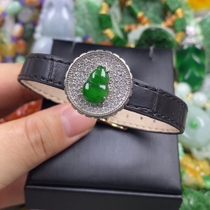 翡翠未镶嵌吊坠(赠链)