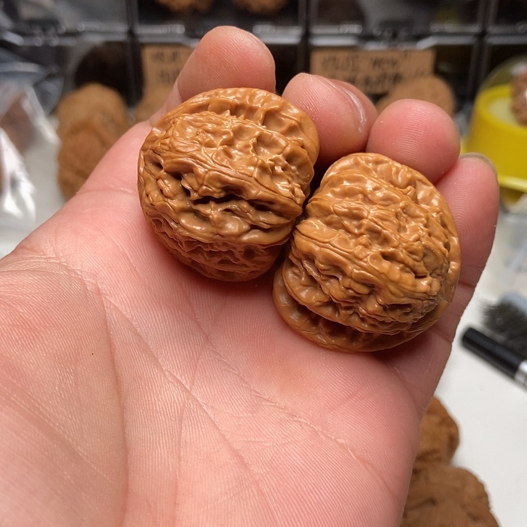 文玩核桃把件三角白37