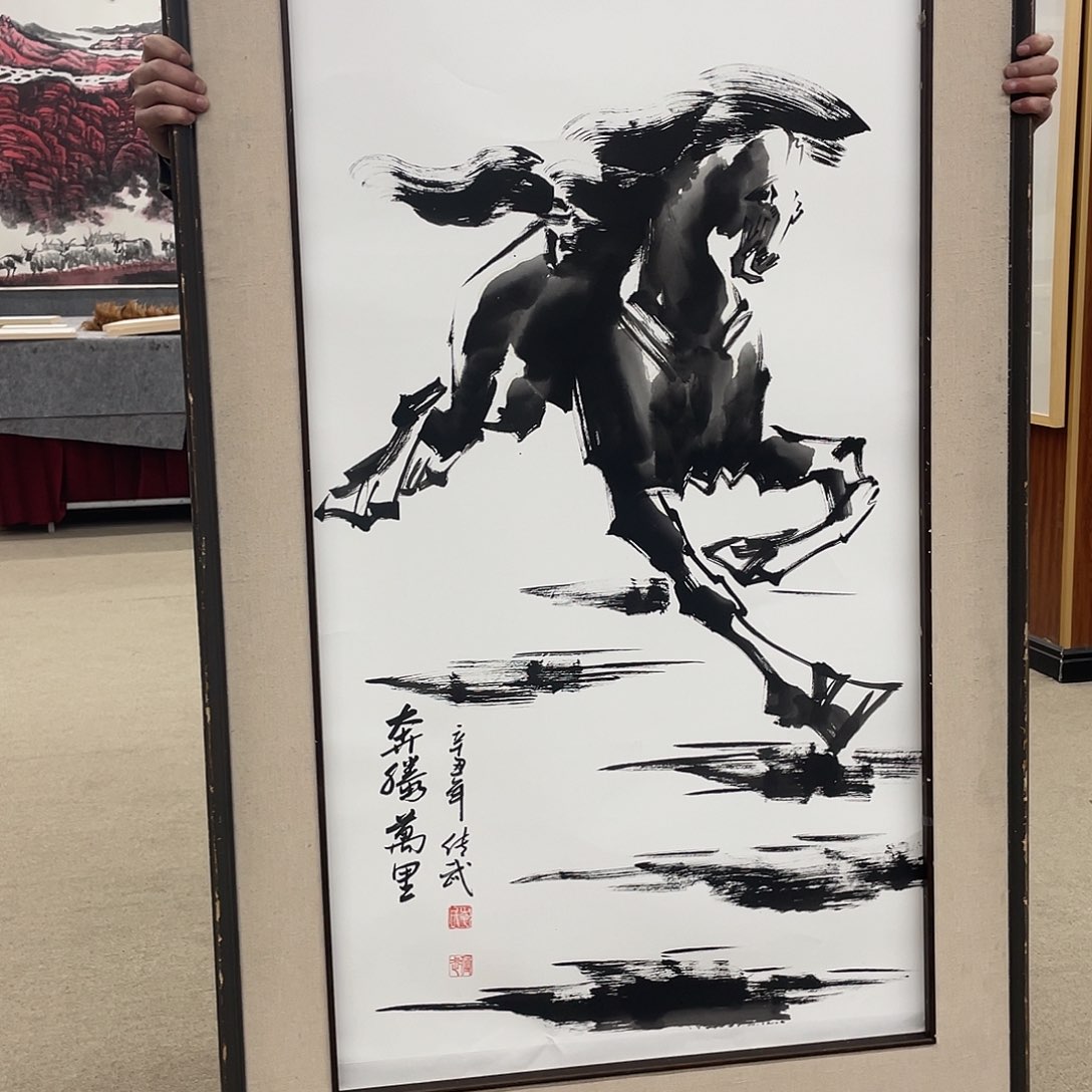 书法可口可乐公司旗下一辆摩托车的自行车