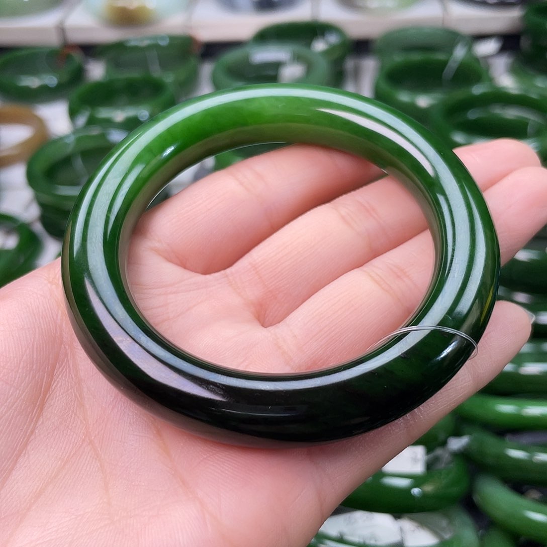 和田玉（碧玉）未镶嵌手镯