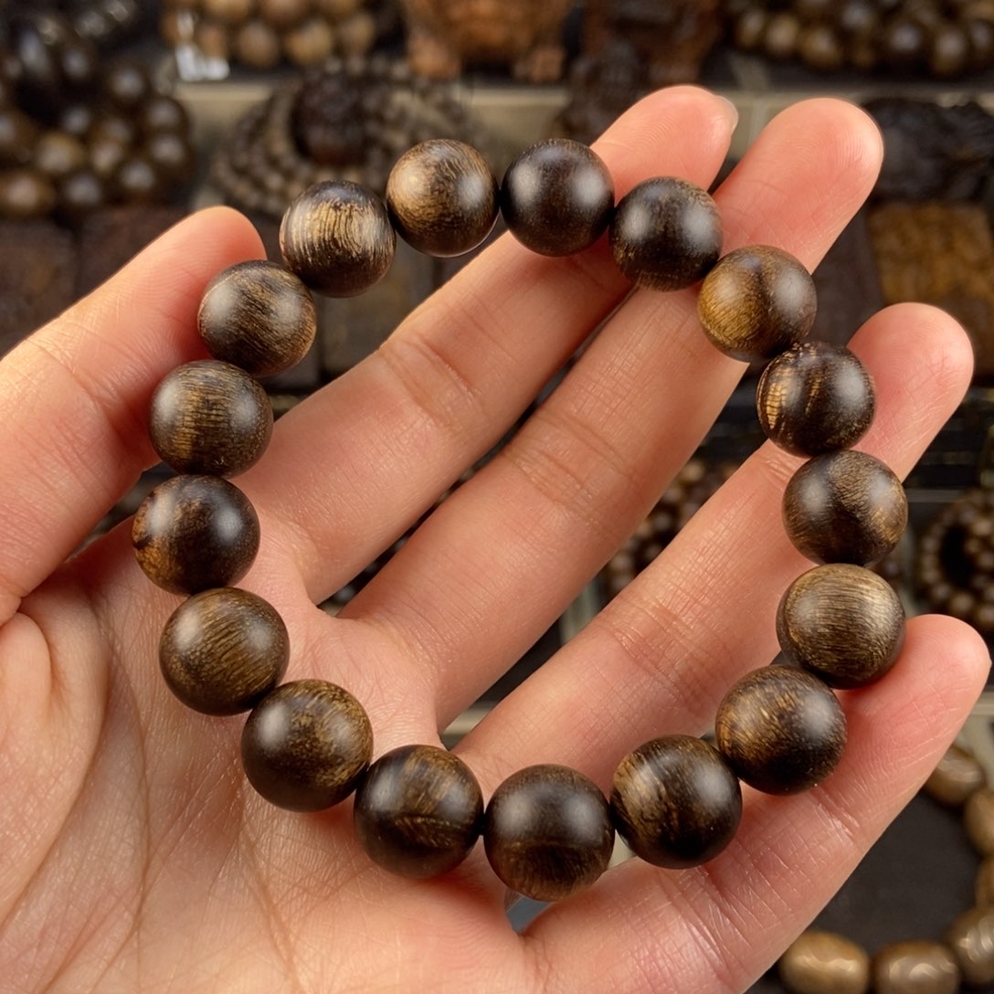 沉香手串圣****理越南芽庄白棋楠玉化留疤