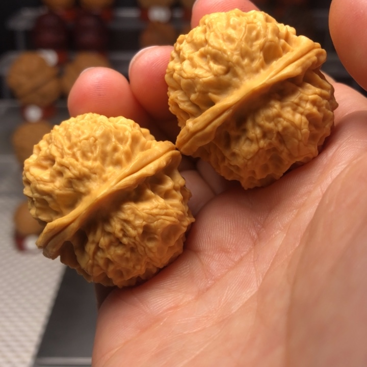 把件文玩核桃117珊瑚纹绣球