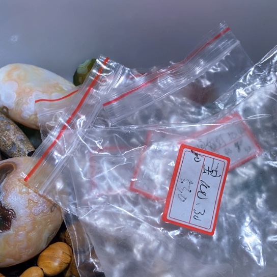 石英质玉珠宝半成品未镶嵌二***妈