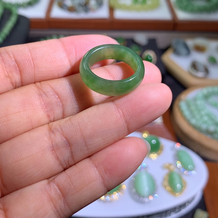 未镶嵌戒圈和田玉（碧玉）