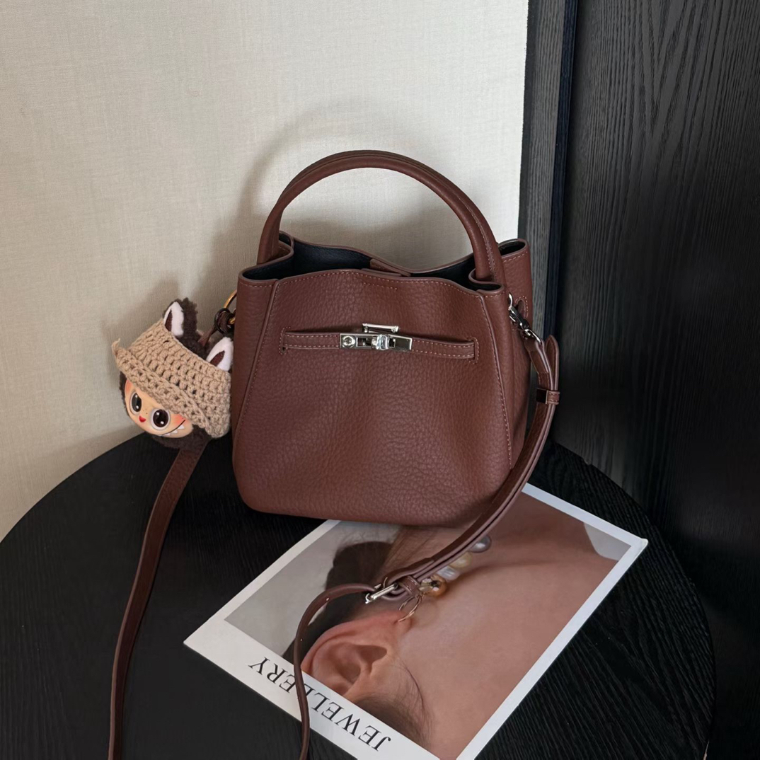 小众轻奢荔枝纹手提斜挎水桶包女通勤百搭高级感