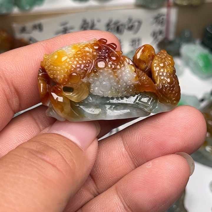 翡翠未镶嵌颈饰锦鲤