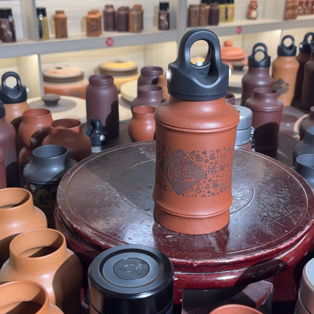 紫砂茶杯醒茶色头发