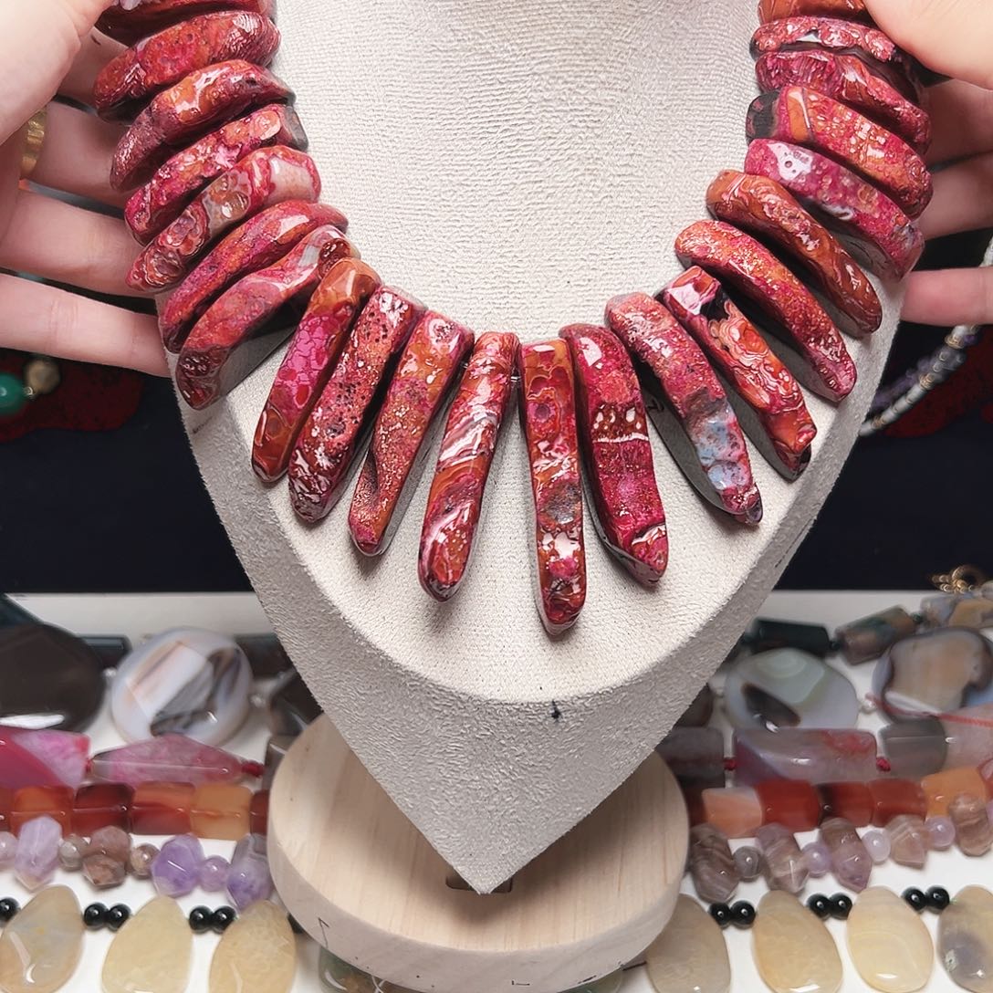 玛瑙/玉髓未镶嵌珠宝半成品t628 原皮天然红玛瑙长狼牙一条