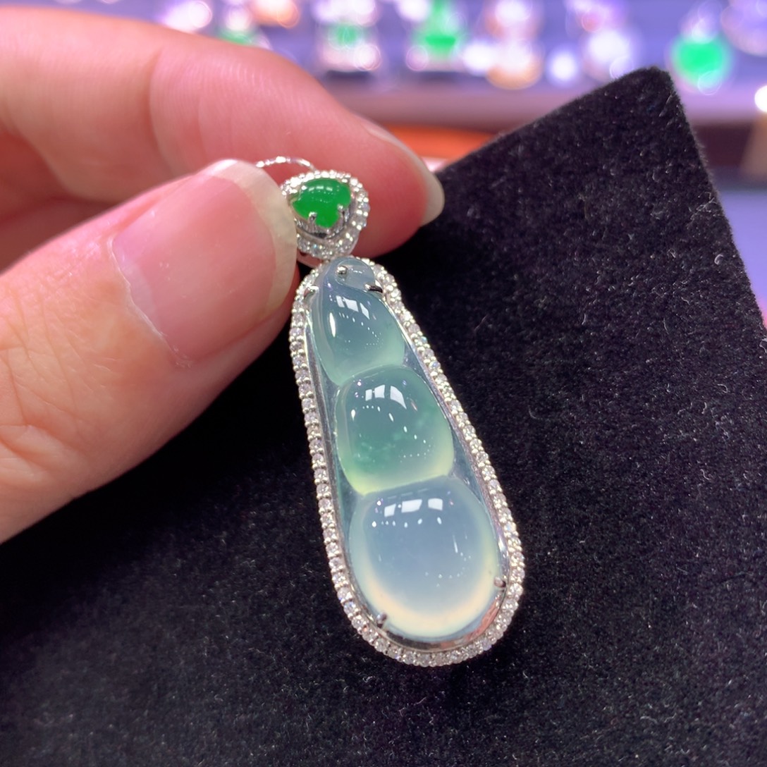 翡翠18K金镶嵌颈饰