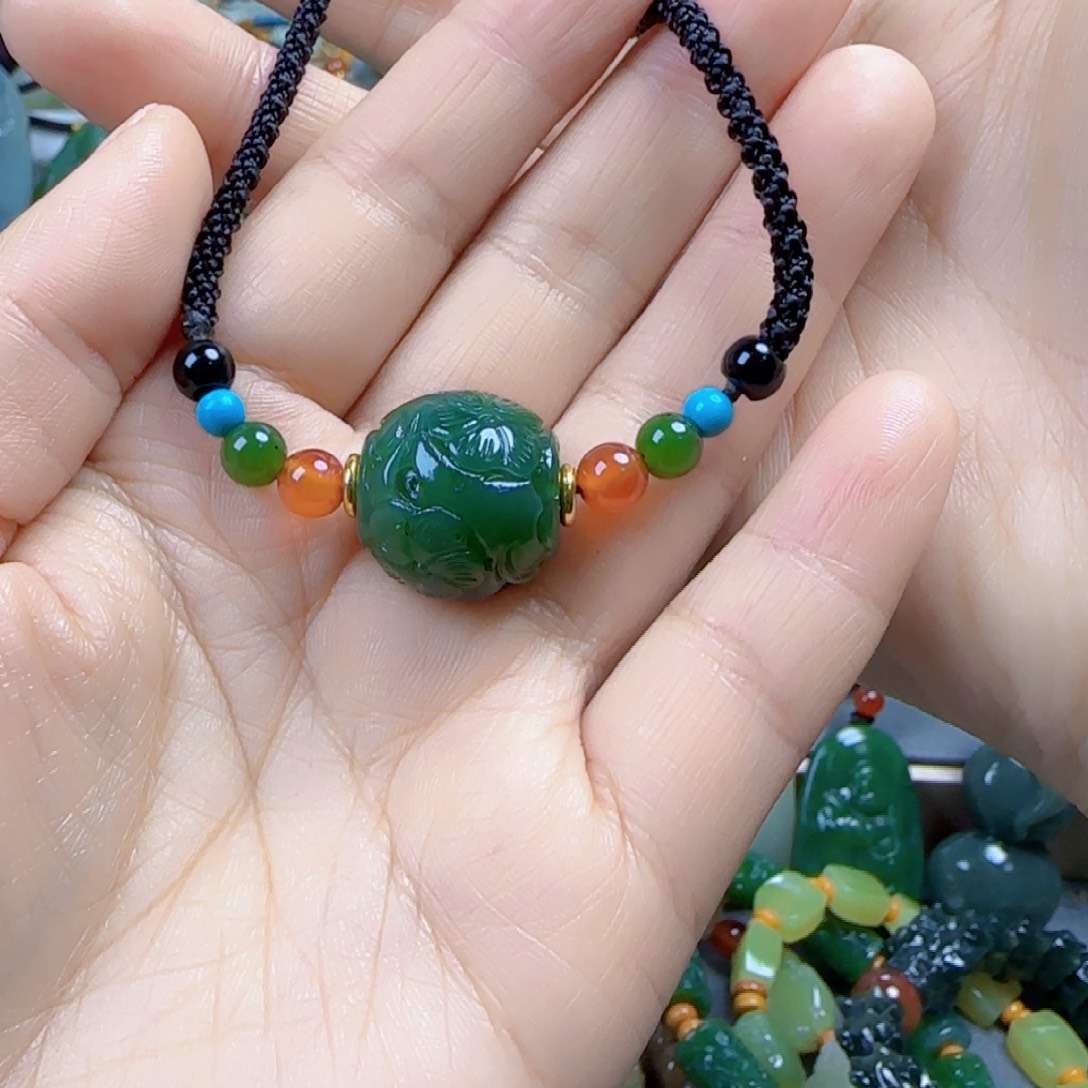 和田玉未镶嵌颈饰