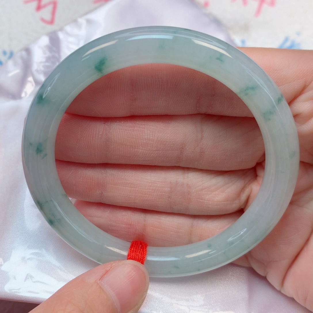 翡翠手镯未镶嵌55.5圆条 绿底飘星星小碎花 无纹裂推荐